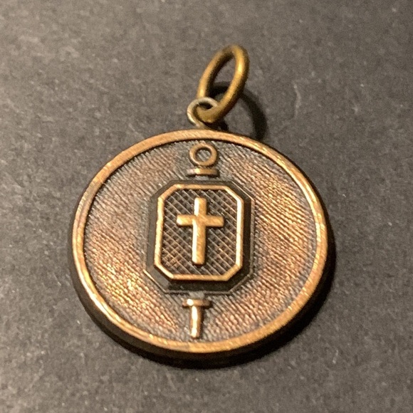 ♥️ Sale 3for$15! Gold tone and silver tone religious pendants - Picture 6 of 7